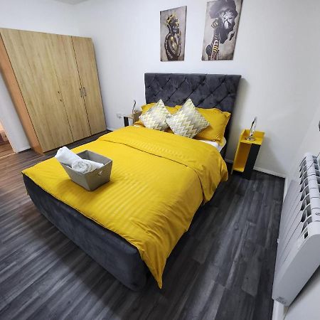 ווסט ת'ורוק 1 Bedroom Service Apartment With Netflix מראה חיצוני תמונה