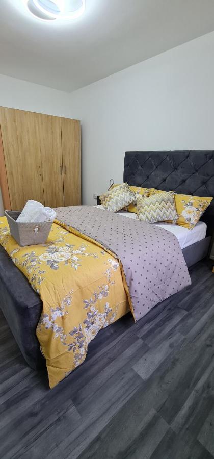 ווסט ת'ורוק 1 Bedroom Service Apartment With Netflix מראה חיצוני תמונה