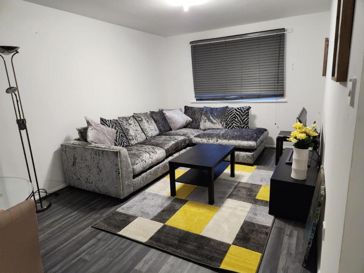ווסט ת'ורוק 1 Bedroom Service Apartment With Netflix מראה חיצוני תמונה